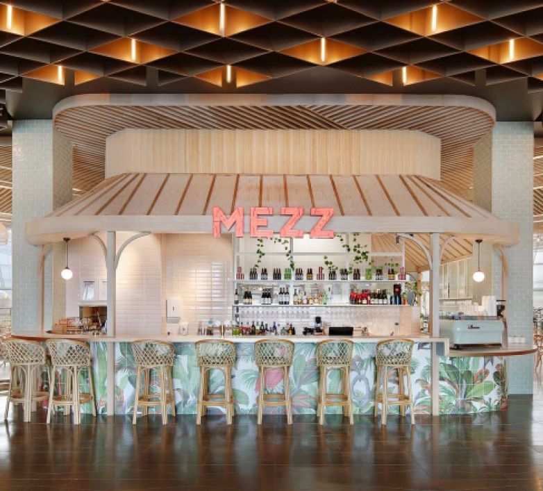 Кафе бар MEZZ в Австралии: тропический дизайн интерьера